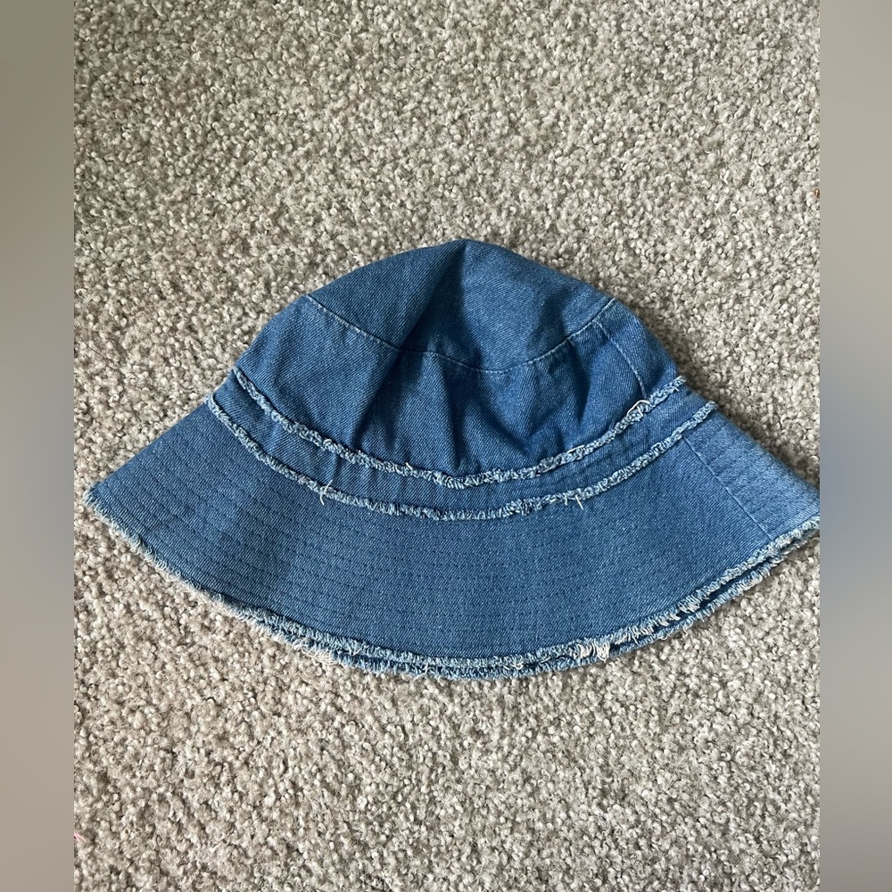 Urban outfitters bucket hat